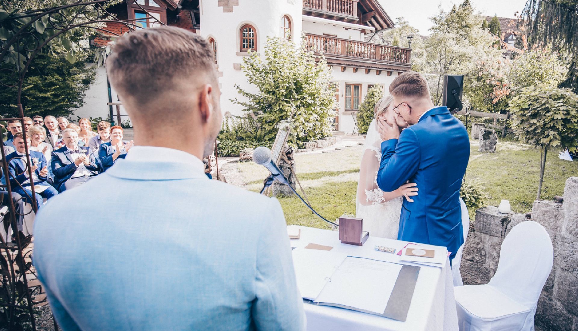 Stefany Weddings Freier Traureder in Nürnberg